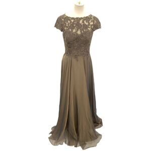 La Femme Cocoa Floral Lace & Satin Metallic Illusion Gown Size 8 NWOT $409 MSRP